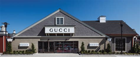 gucci store woodbury commons.